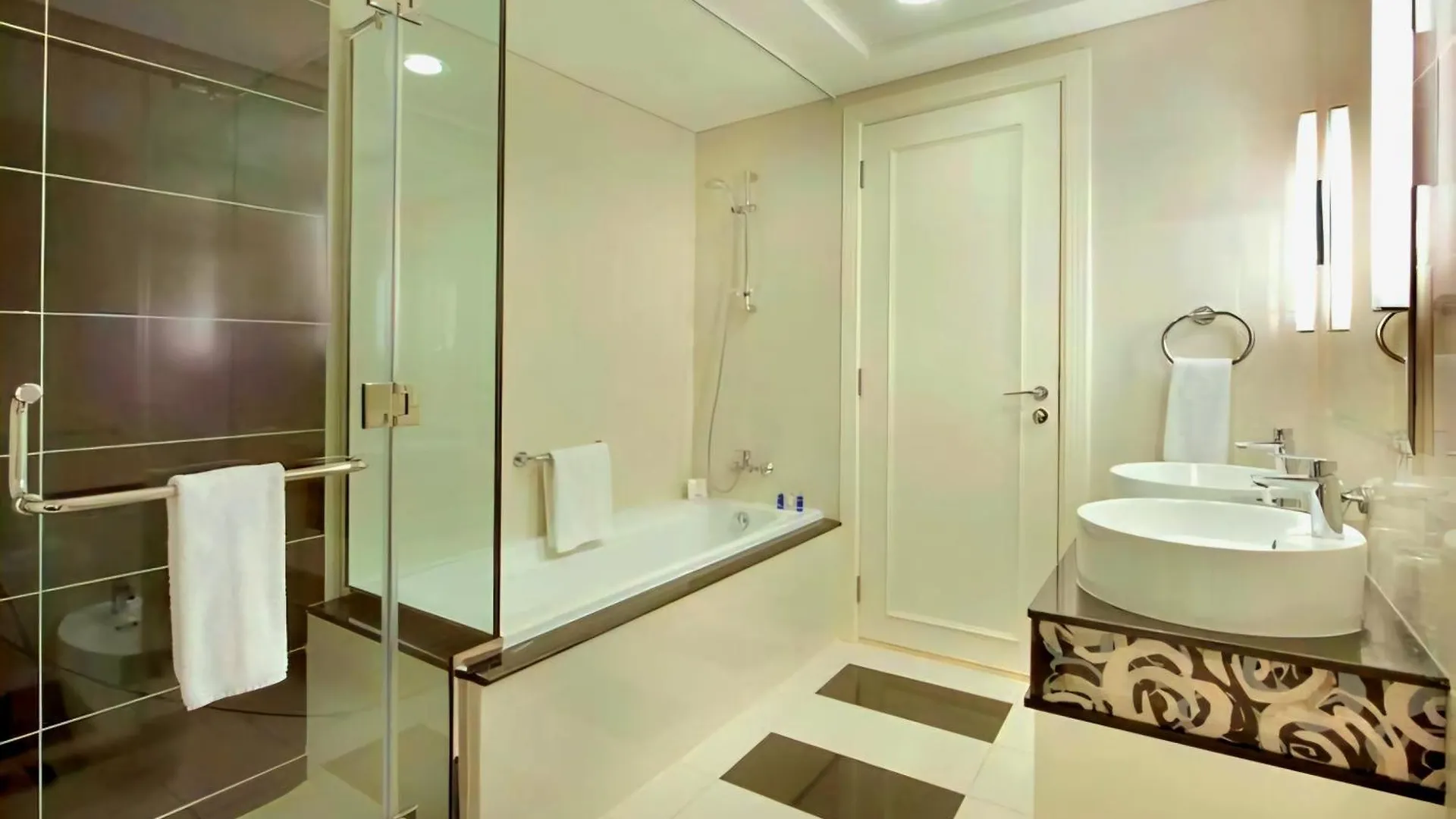 Sky Luxe Retreat- Luxury Hotel Suite W-Burj Khalifa View Dubai United Arab Emirates